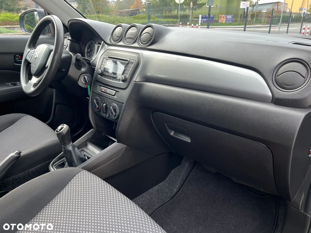 Suzuki Vitara 1.6 Comfort 2WD - 21