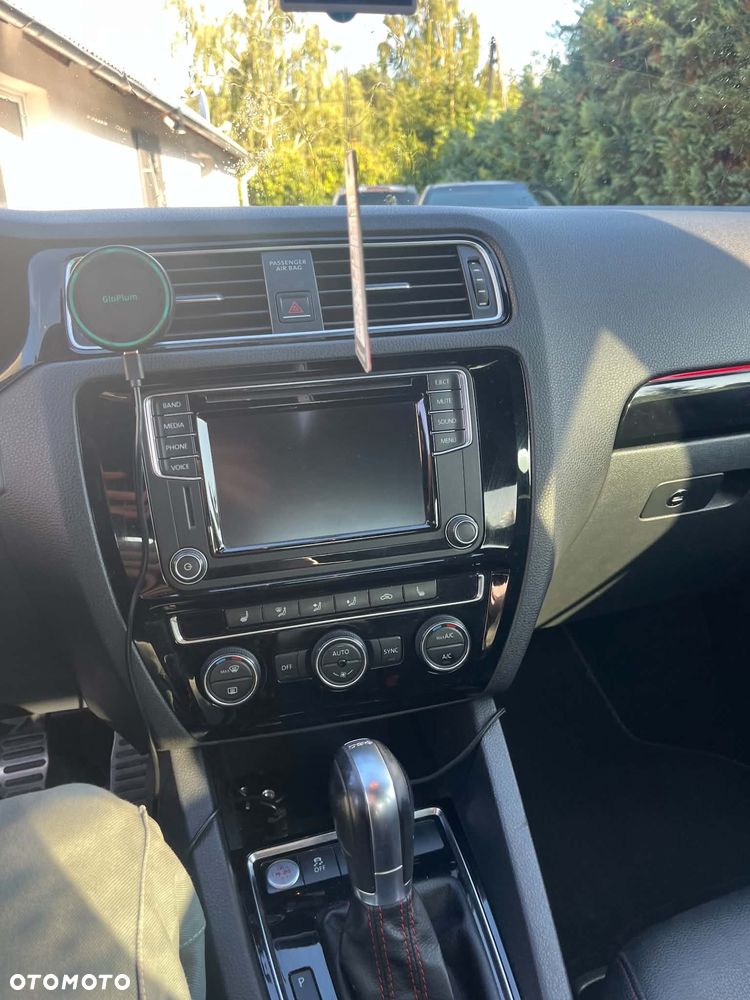 Volkswagen Jetta - 8