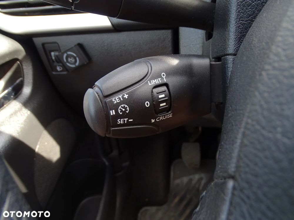 Peugeot 207 - 13