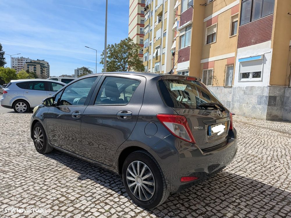 Toyota Yaris 1.4 D-4D ACtive - 14