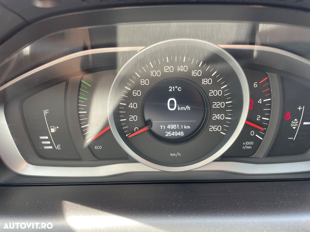 Volvo XC 60 D4 Momentum - 8
