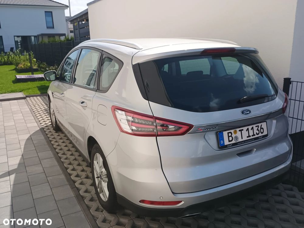 Ford S-Max - 12
