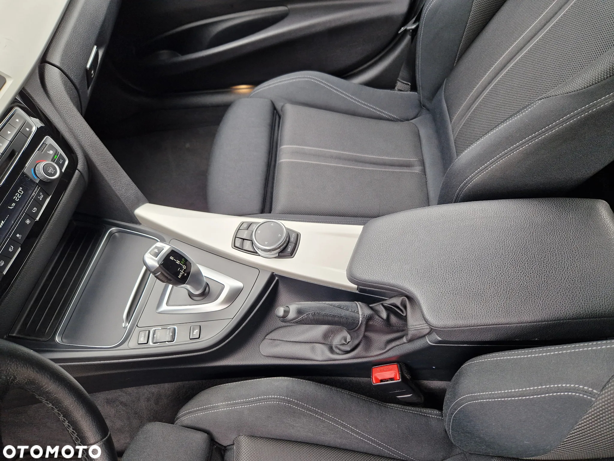 BMW Seria 3 318d Touring Advantage - 7