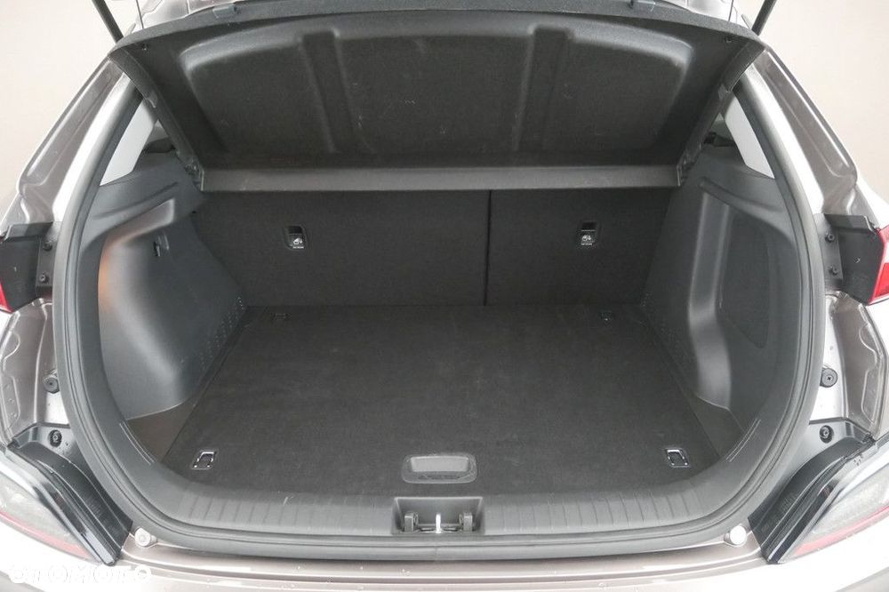 Hyundai Kona 64kWh Executive - 16