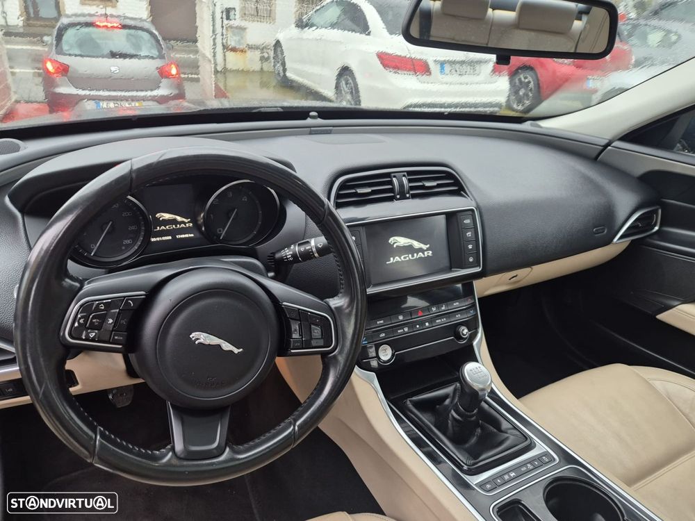Jaguar XE 2.0 D Prestige - 7
