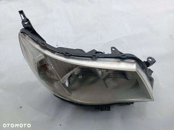 lampa prawa xenon Subaru forester 2008 - 2012