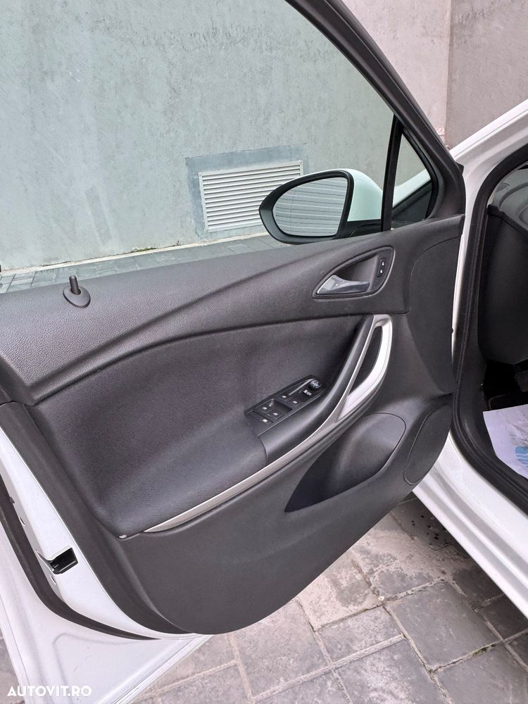 Opel Astra 1.2 Turbo Edition - 10