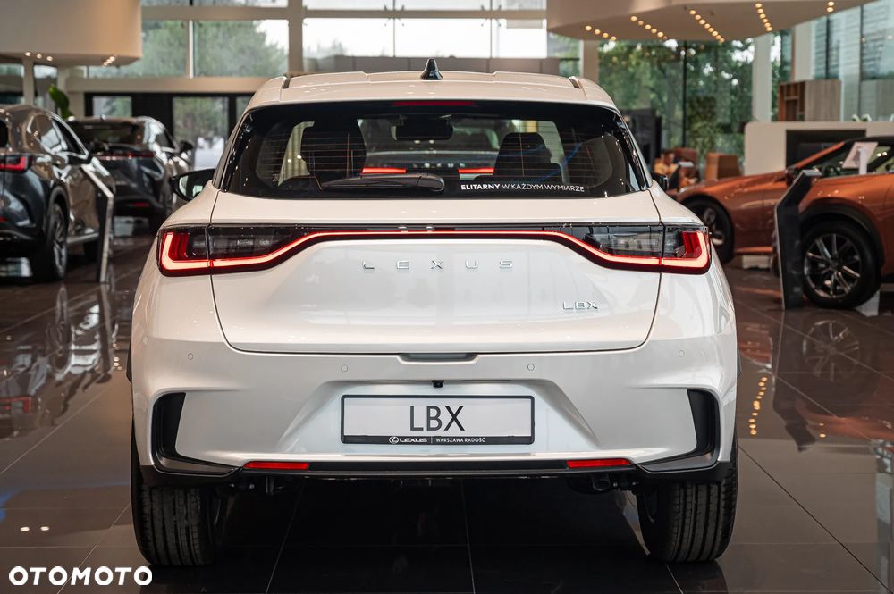 Lexus LBX 1.5 Hybrid - 8