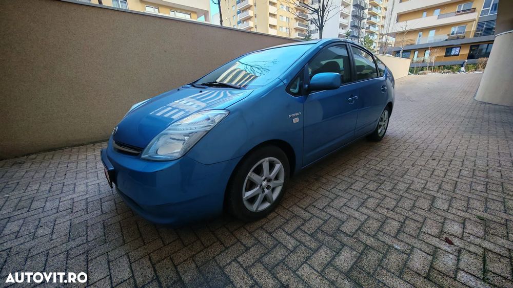 Toyota Prius (Hybrid) - 1