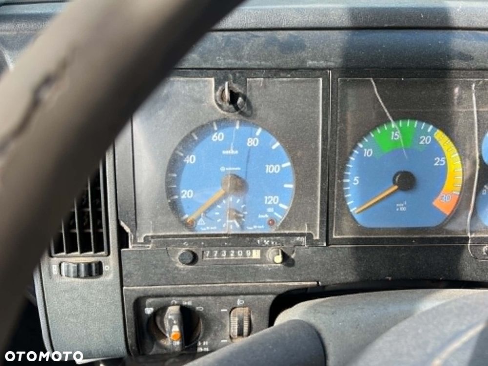 Mercedes-Benz 1823 - 4