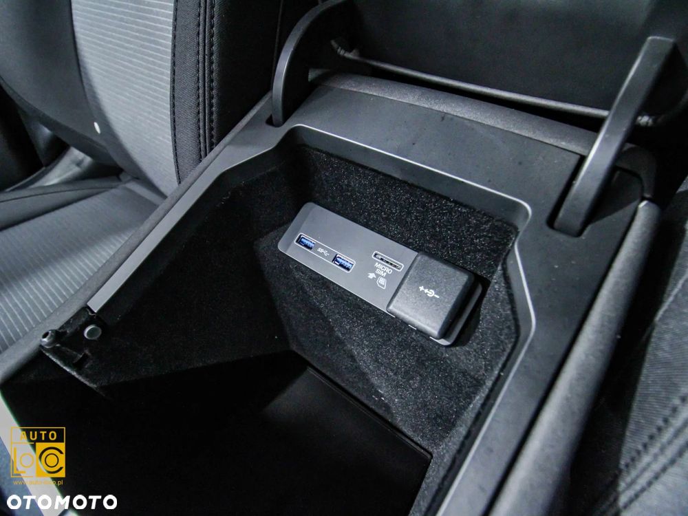 Land Rover Discovery Sport 2.0 D240 SE - 29