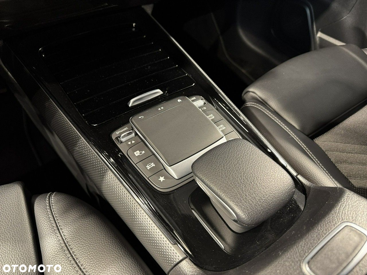 Mercedes-Benz GLB - 26