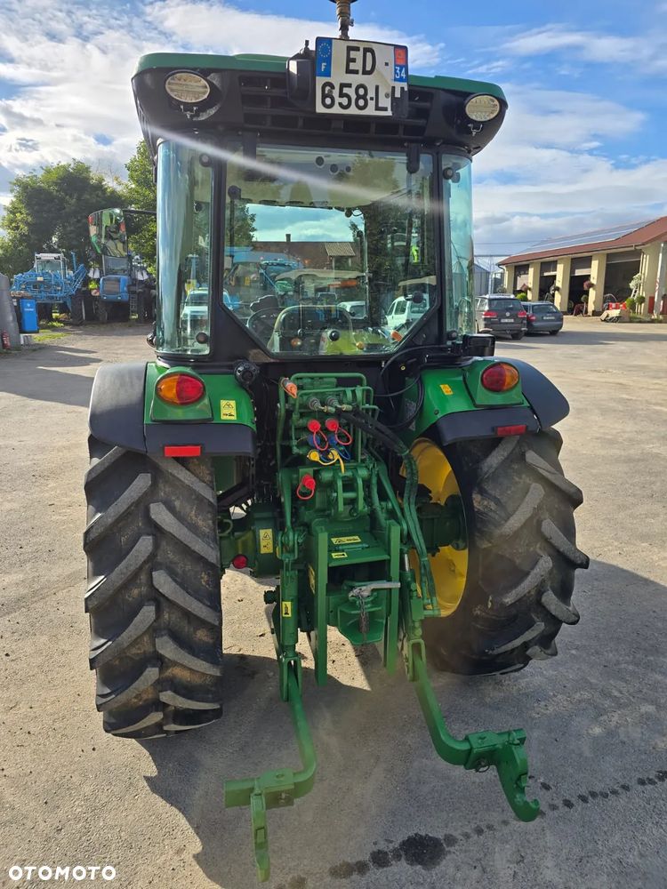 John Deere 5085GF - 9