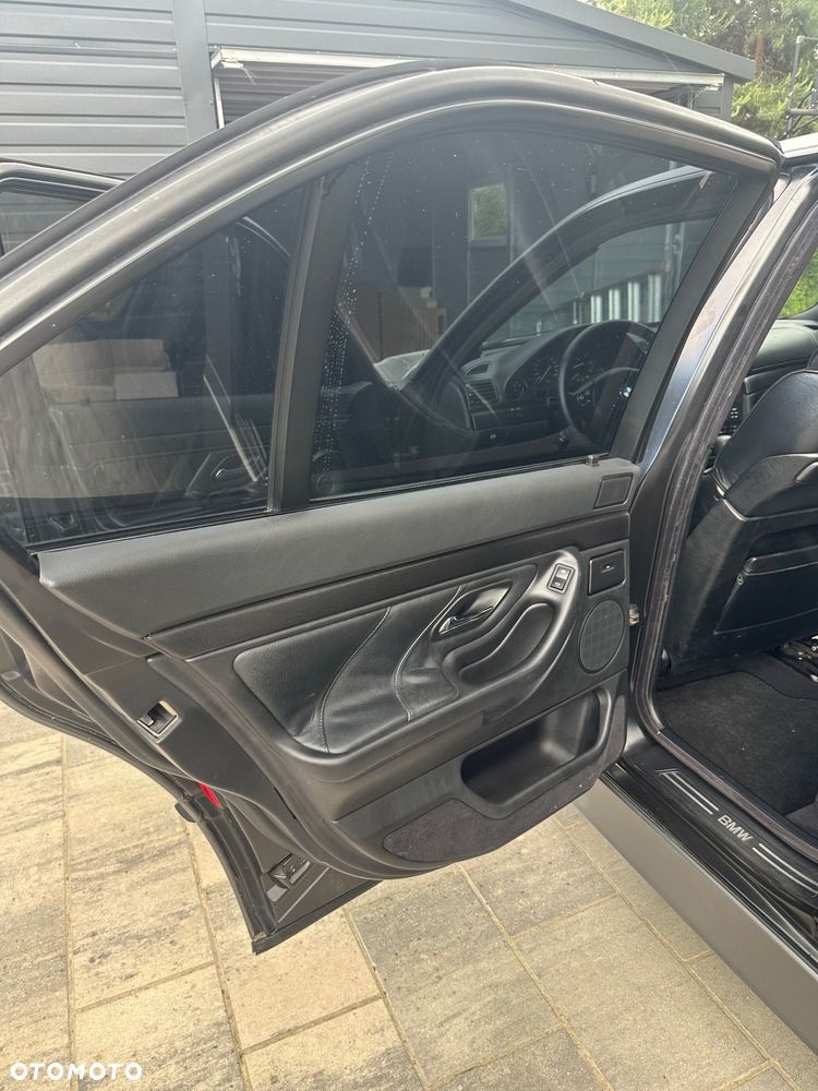 BMW Seria 7 - 32
