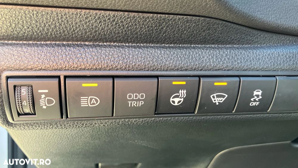 Toyota Corolla 1.8 HSD Business - 11