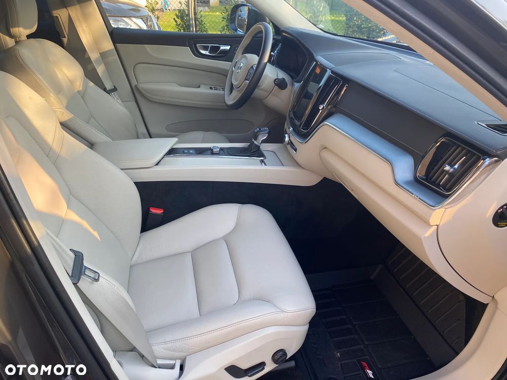 Volvo XC 60 D4 AWD Geartronic Momentum - 24