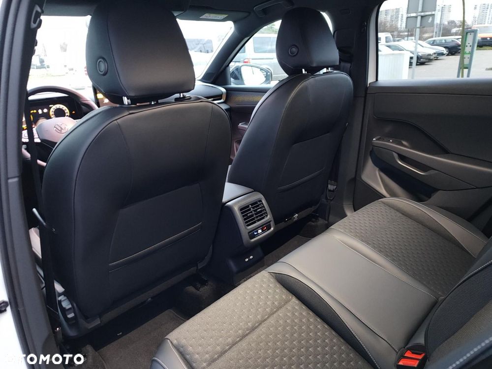 Volkswagen T-Roc - 18