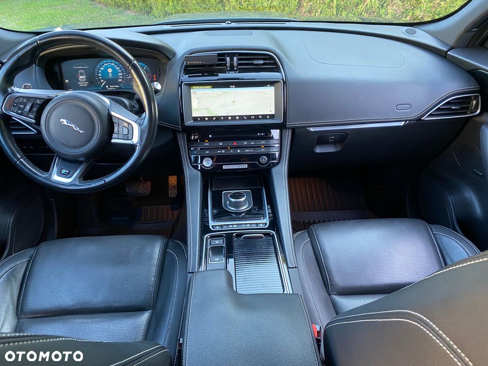 Jaguar F-Pace 20d AWD R-Sport - 16