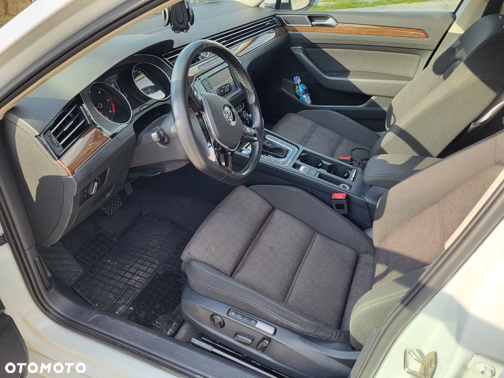 Volkswagen Passat 2.0 TDI SCR Trendline DSG - 12