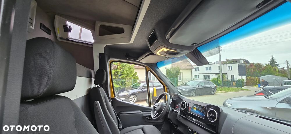 Mercedes-Benz Sprinter 319 - 9