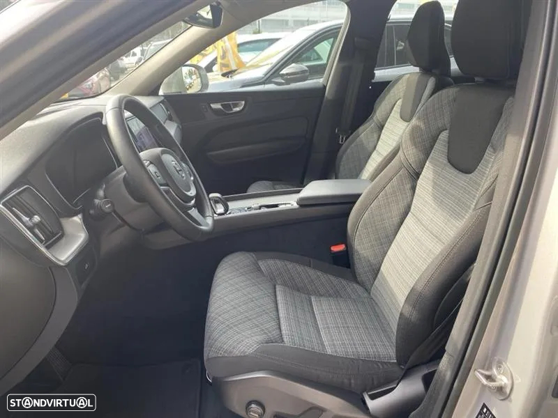 Volvo XC 60 2.0 B4 Momentum Plus - 7