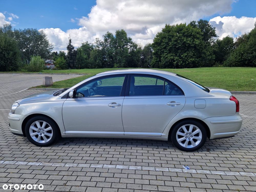 Toyota Avensis - 11