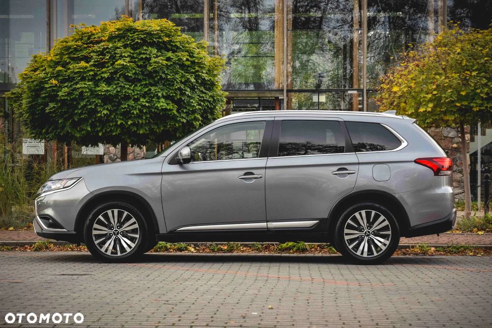 Mitsubishi Outlander 2.0 Intense + Navi 4WD CVT - 9
