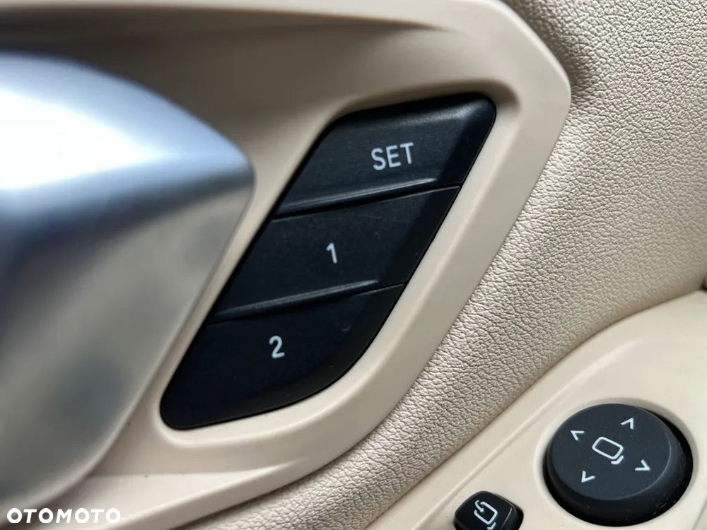 BMW Seria 3 330i Luxury Line - 21