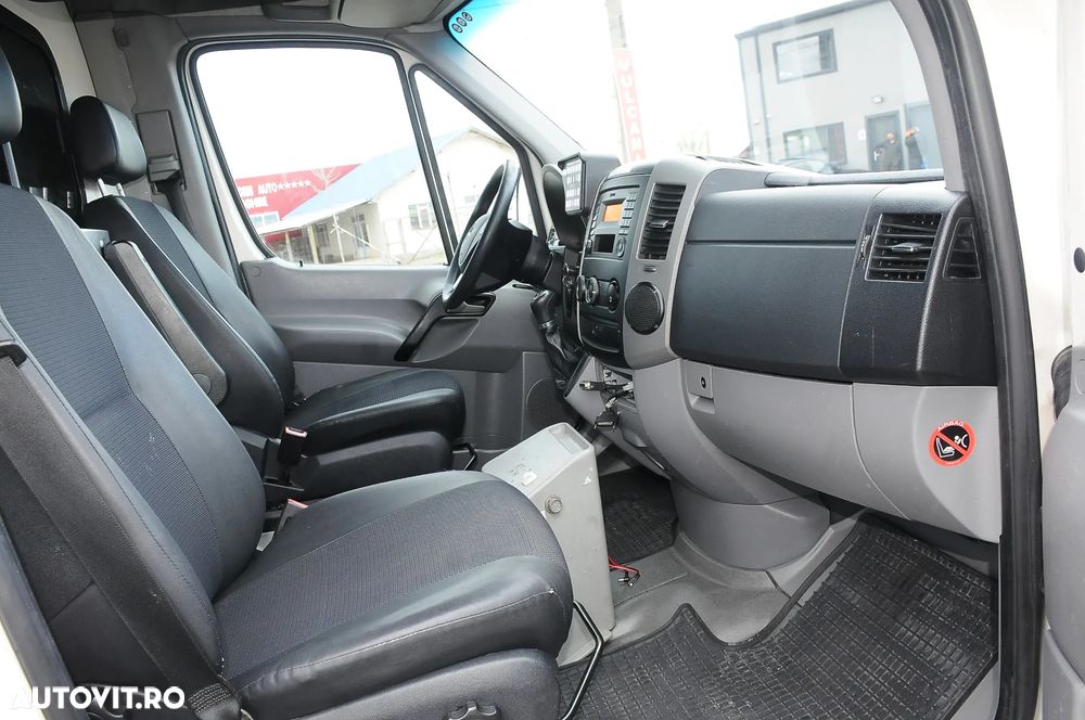 Mercedes-Benz Sprinter - 11