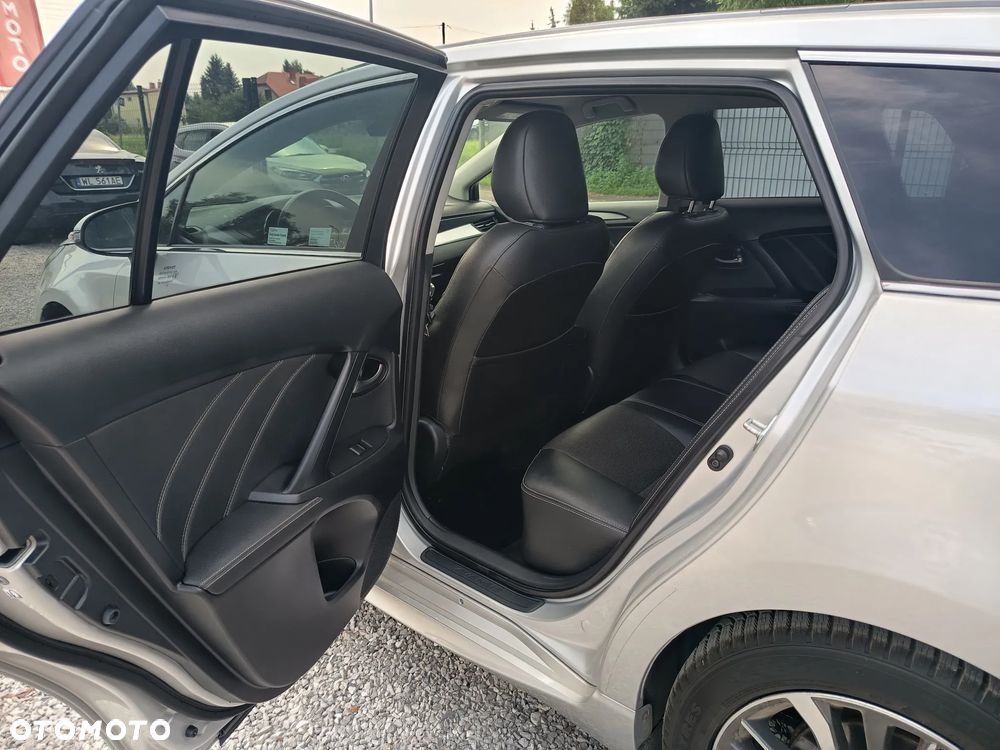 Toyota Avensis 1.8 Premium - 38