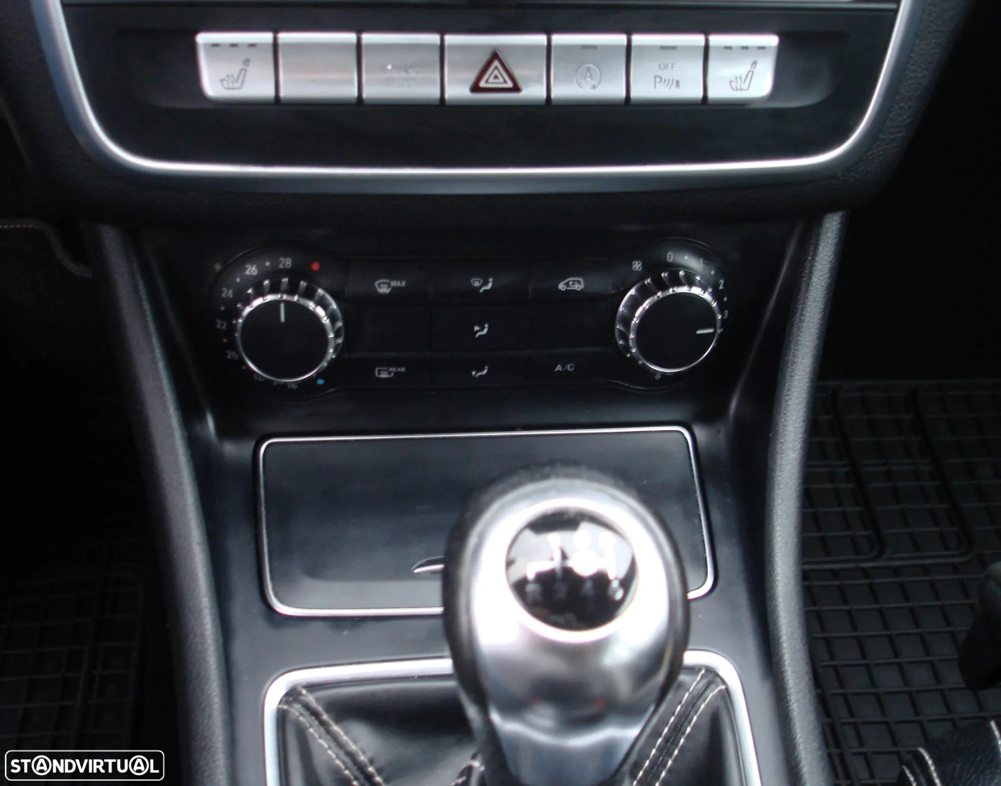 Mercedes-Benz A 180 d AMG Line - 23