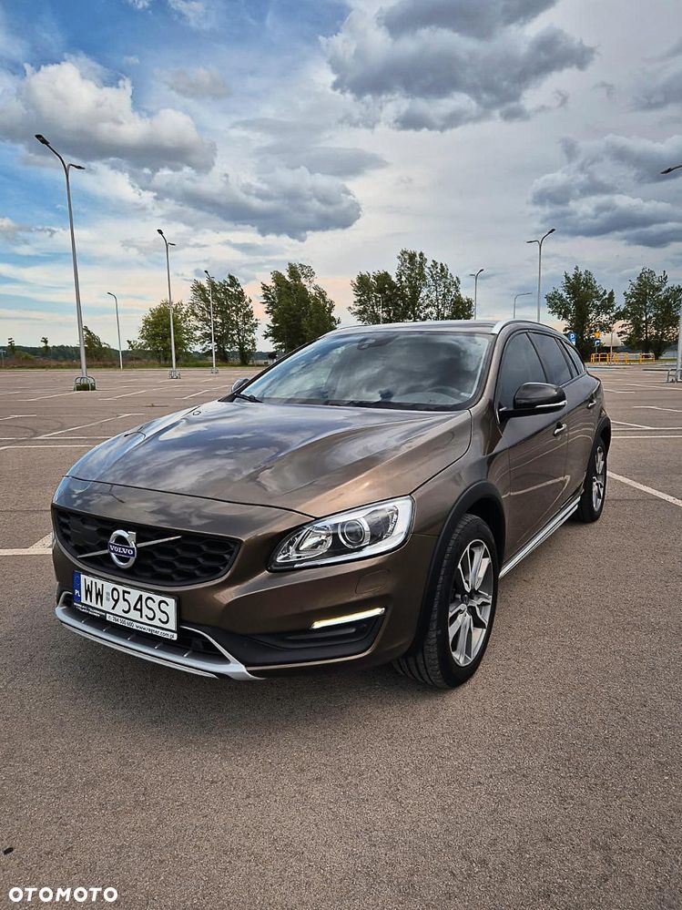 Volvo V60 Cross Country T5 AWD Momentum - 1