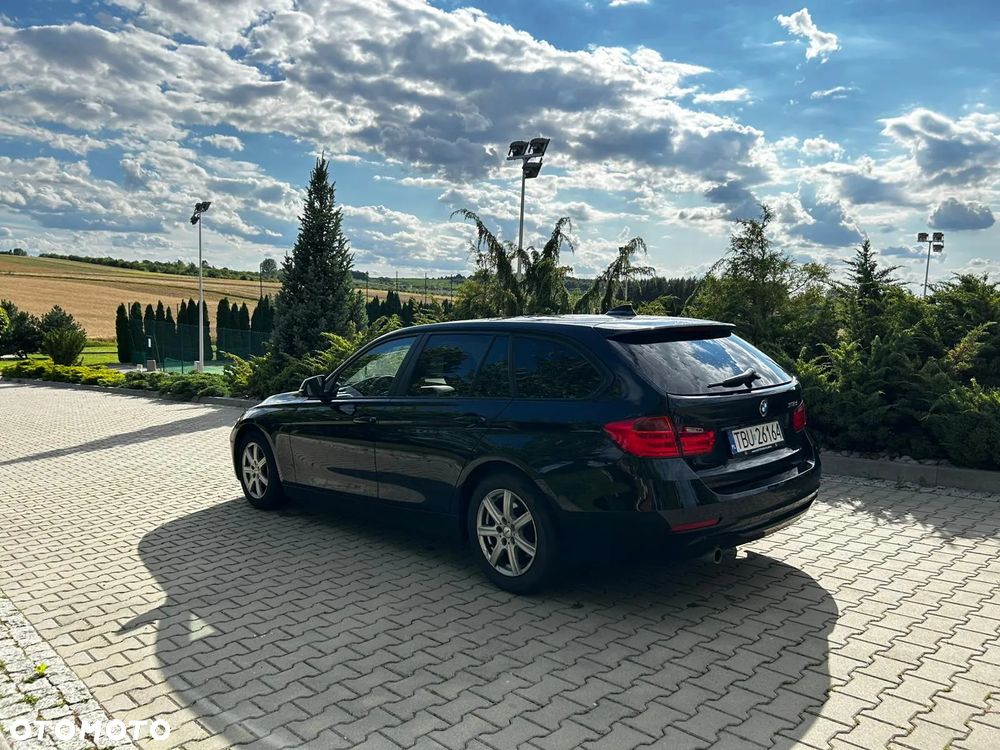 BMW Seria 3 318d Touring - 28