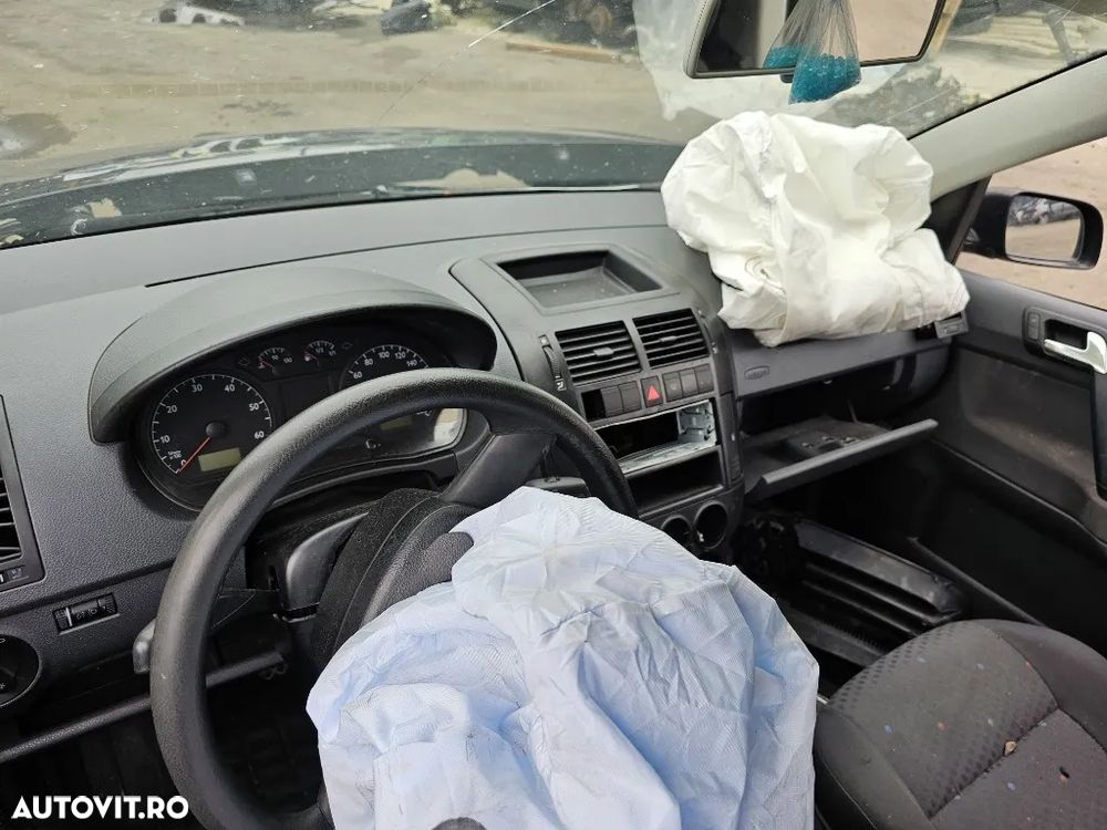 Dezmembrez Volkswagen Polo 9N 2003 motor 1.2 AZQ cutie de viteze manuala 5 trepte - 1