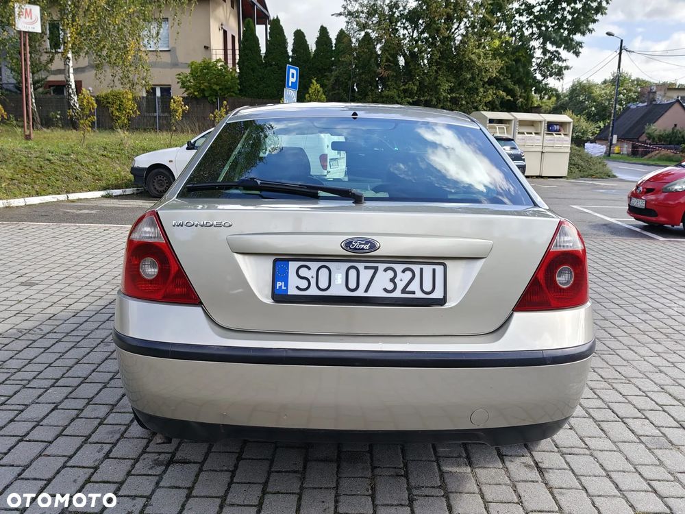 Ford Mondeo 1.8 Gold X - 24