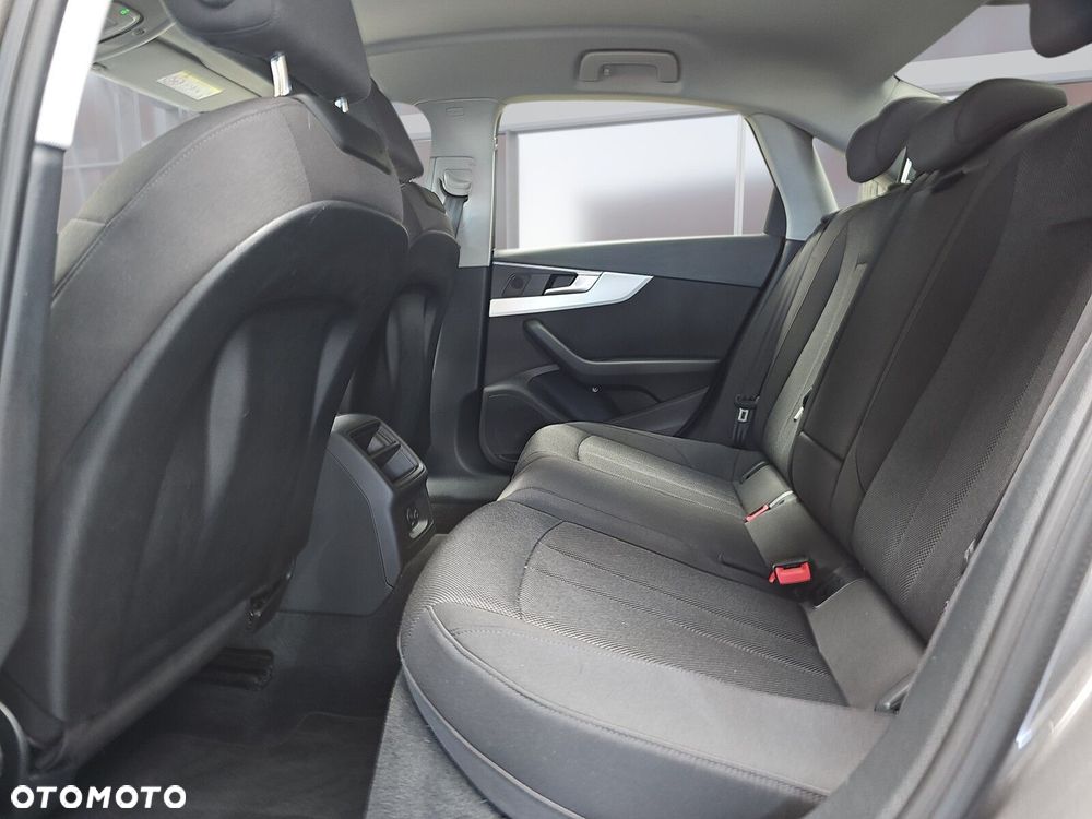 Audi A4 Limousine - 15