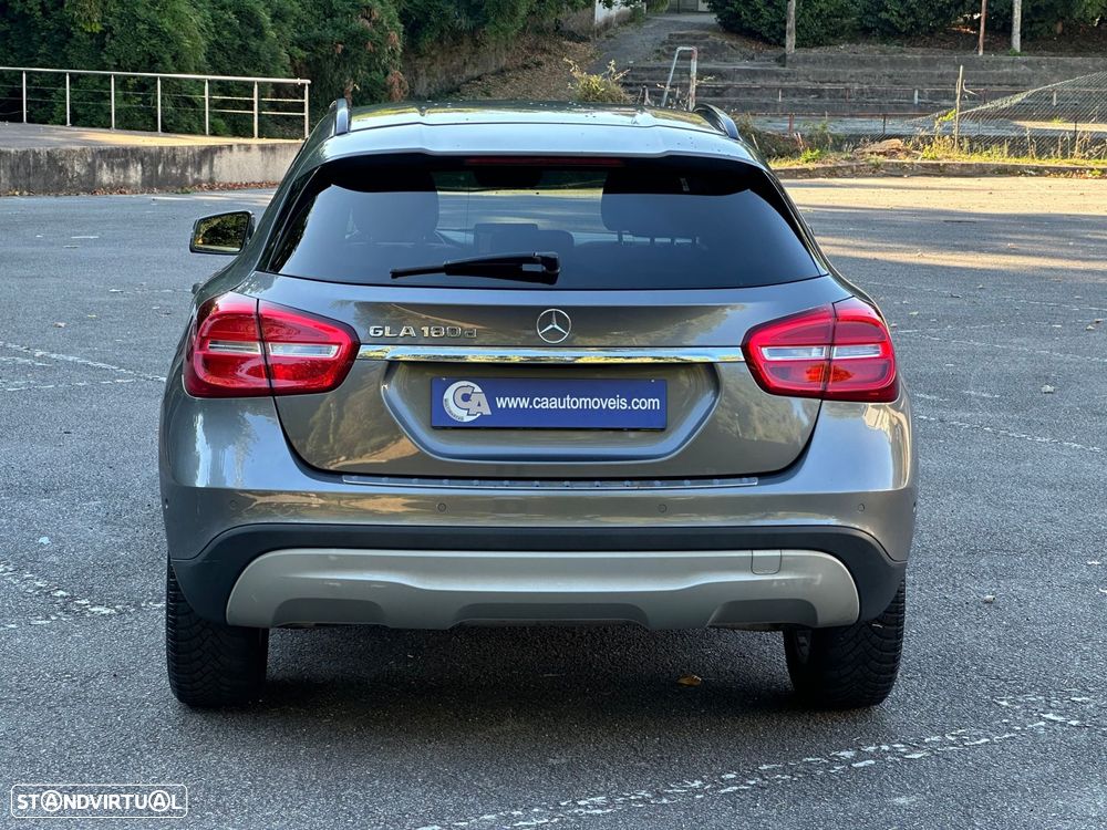 Mercedes-Benz GLA 180 d 7G-DCT Urban - 18
