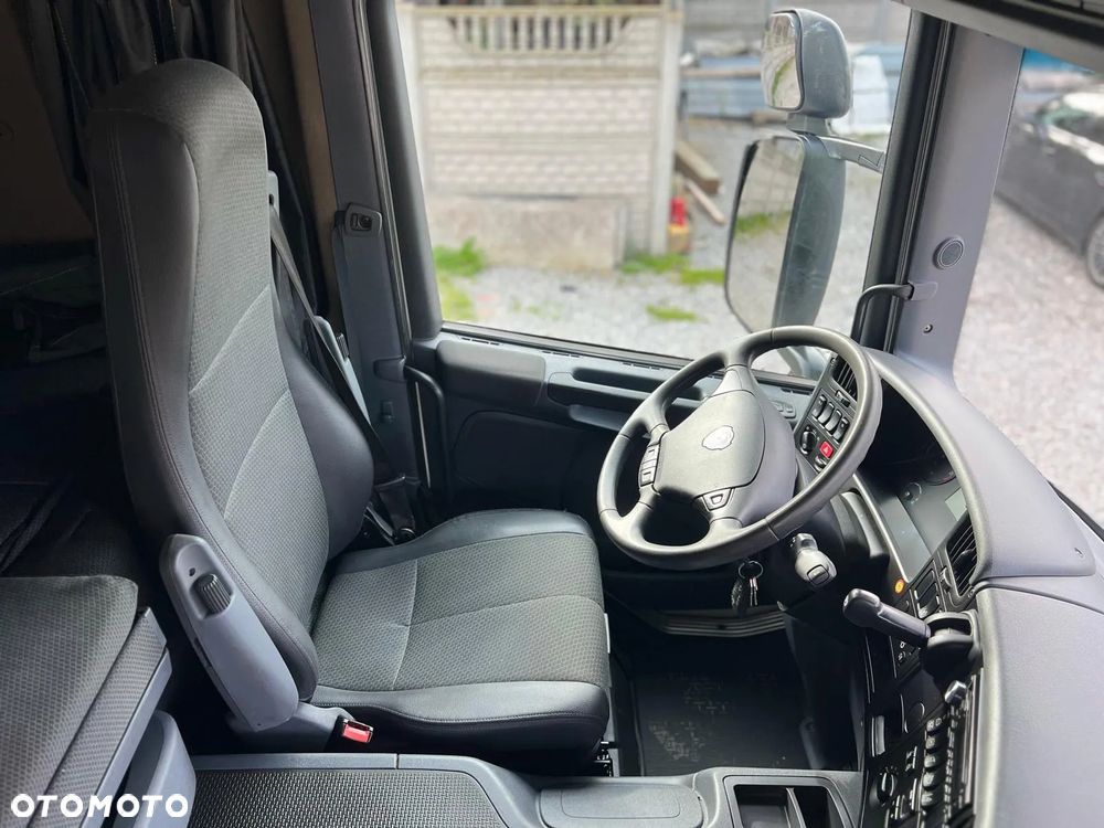 Scania P250 / Izoterma / Winda / Kabina Sypialna / - 29