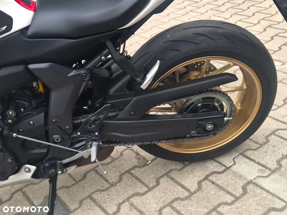 Yamaha R7 - 16