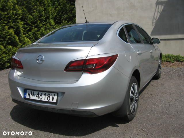 Opel Astra 1.6 Essentia EU6 - 11