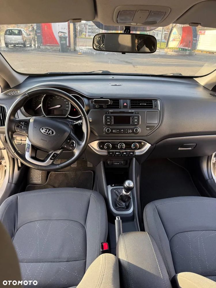 Kia Rio - 8