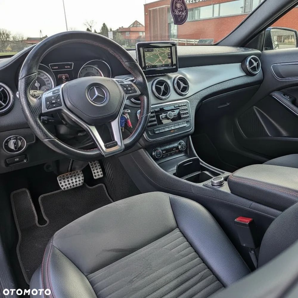 Mercedes-Benz GLA 200 7G-DCT AMG Line - 2