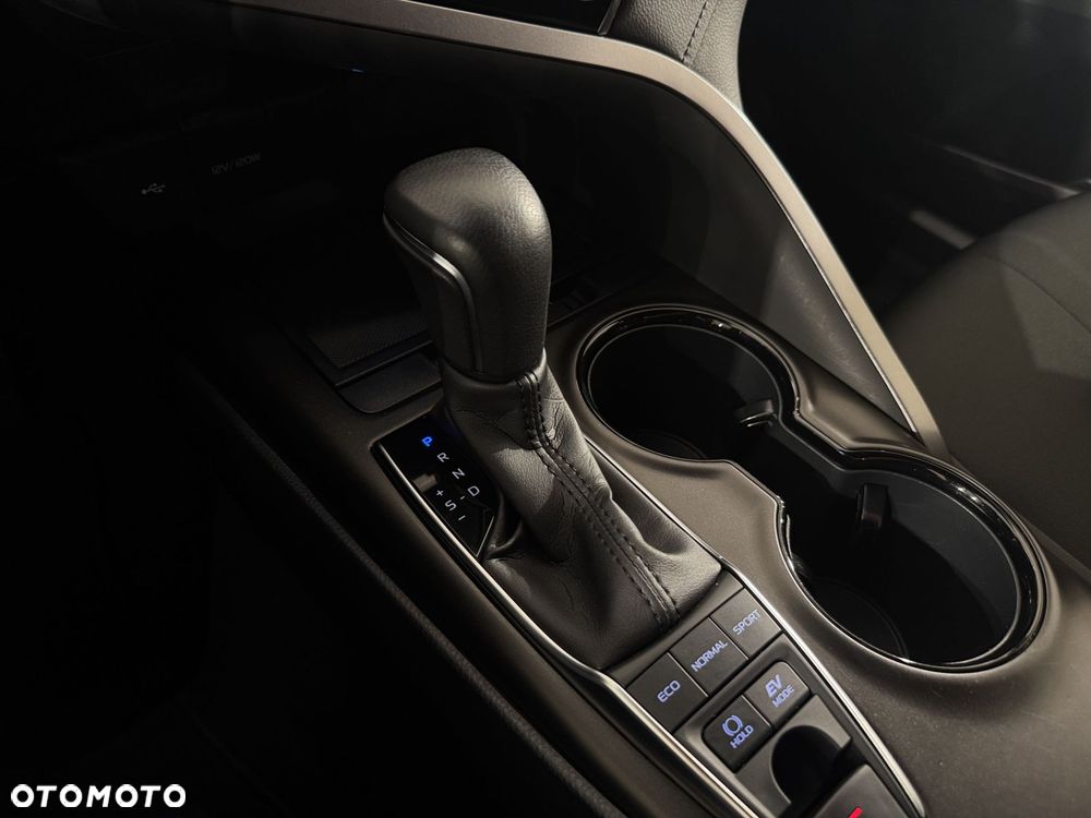 Toyota Camry - 25