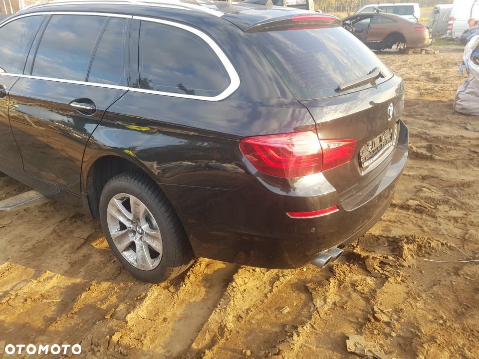 Karoseria goła uszkodzona dokumenty niemieckie Bmw 5 F11 - 1