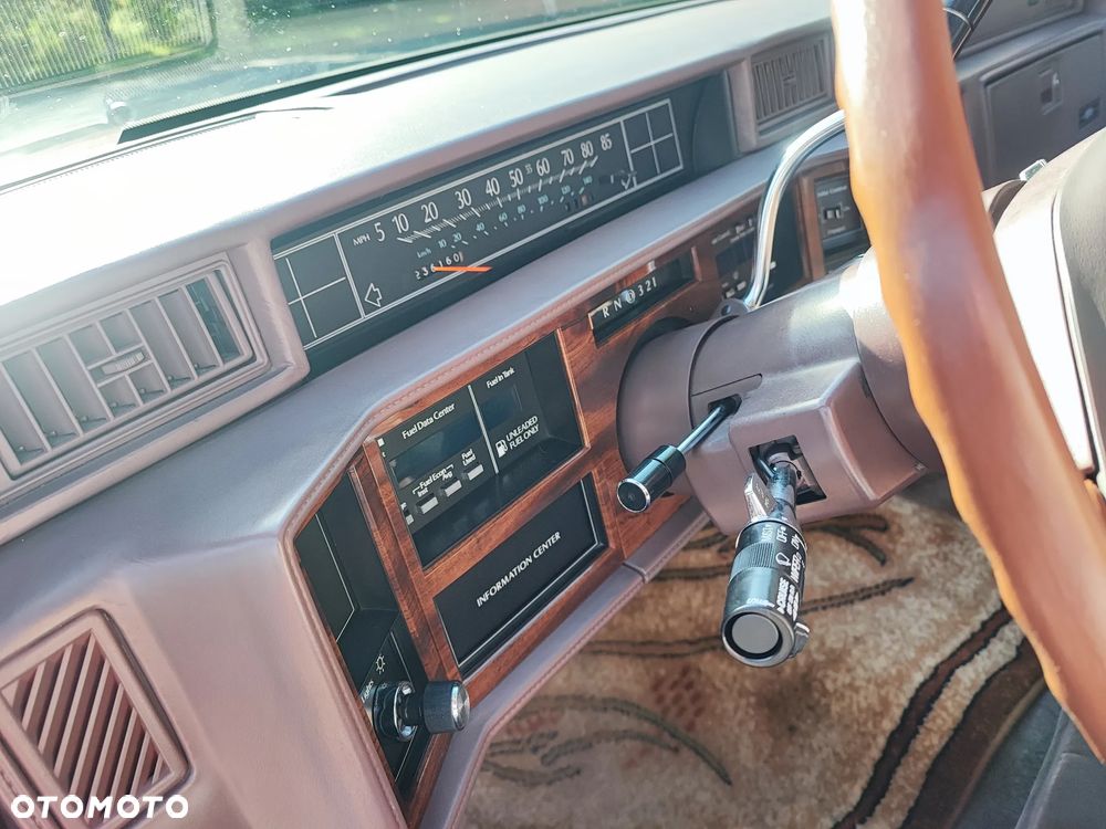 Cadillac Deville - 14