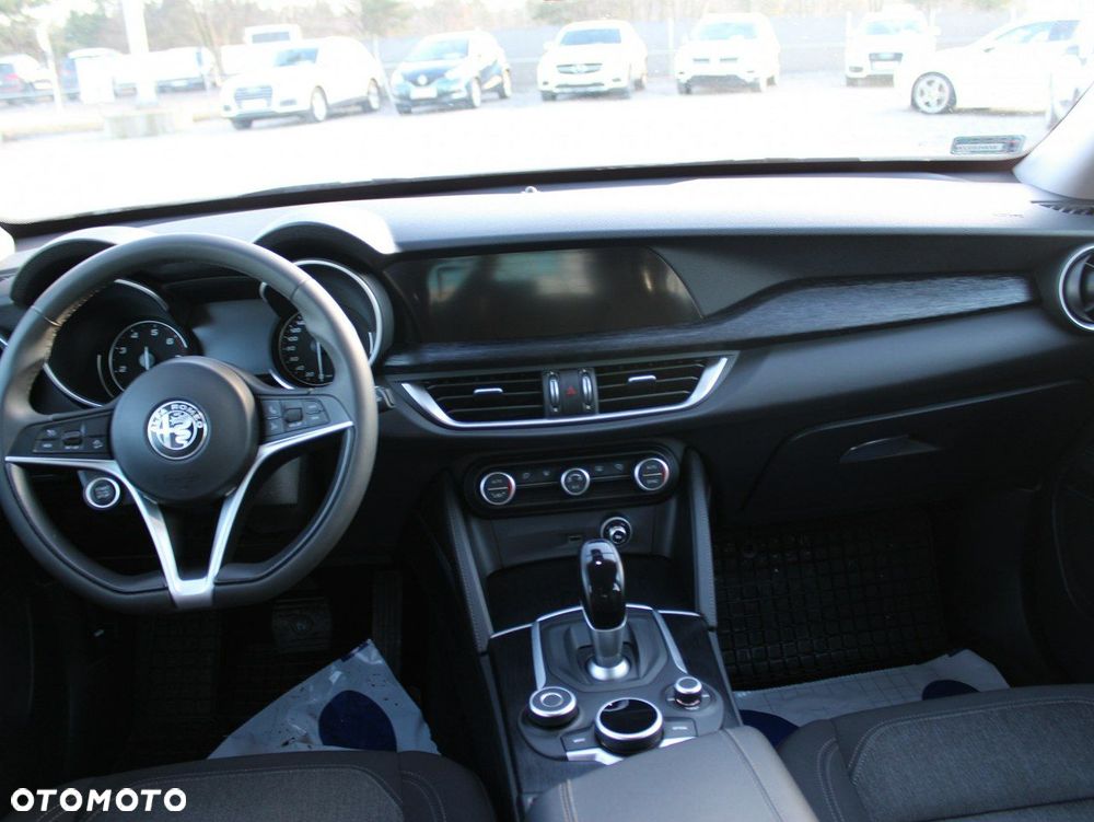 Alfa Romeo Stelvio - 17