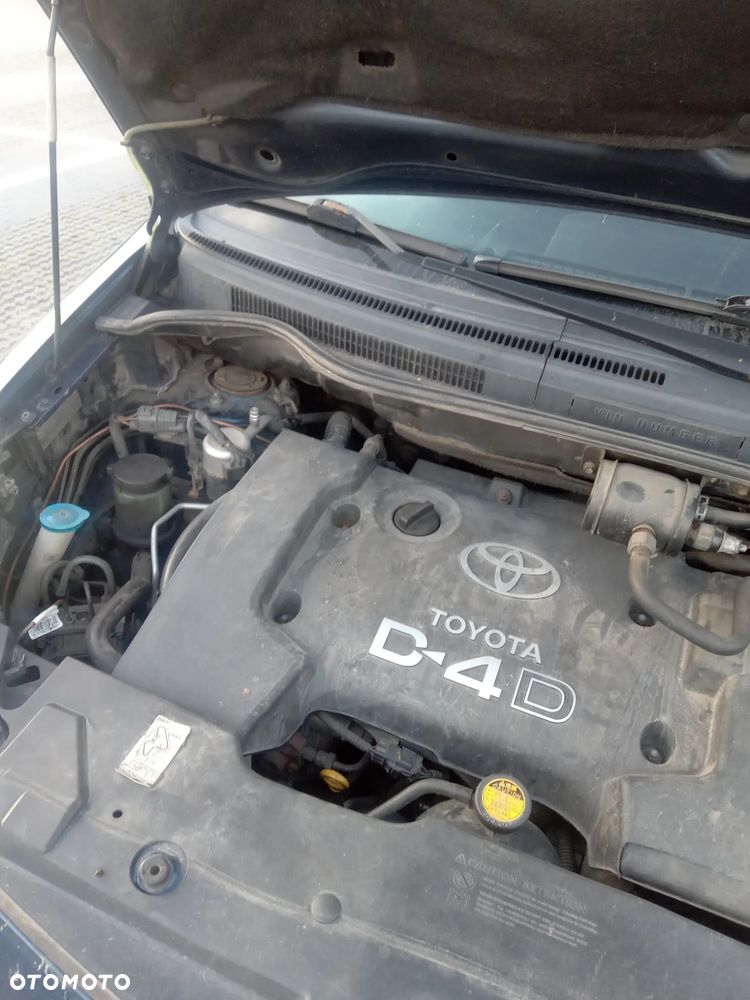 Toyota Corolla Verso, 2005
