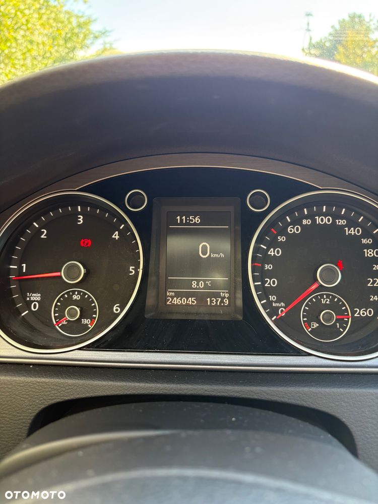 Volkswagen Passat - 8