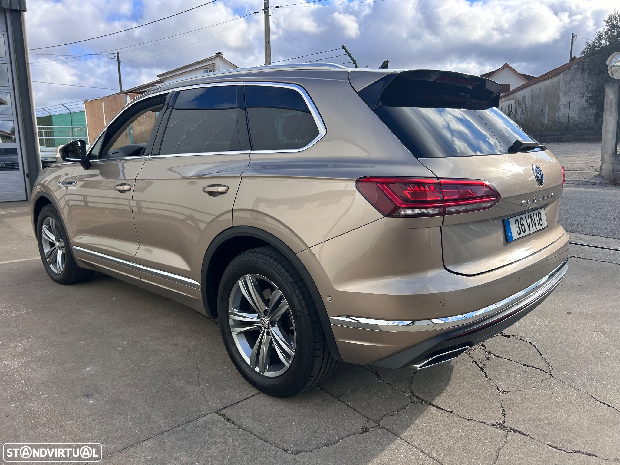 VW Touareg 3.0 TDi V6 R-Line - 2