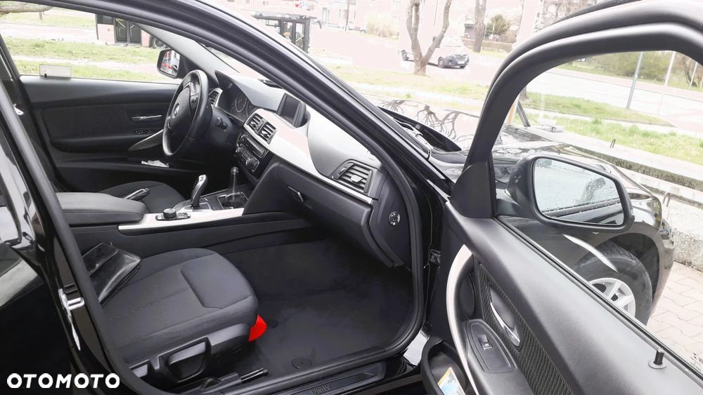 BMW Seria 3 318i - 12